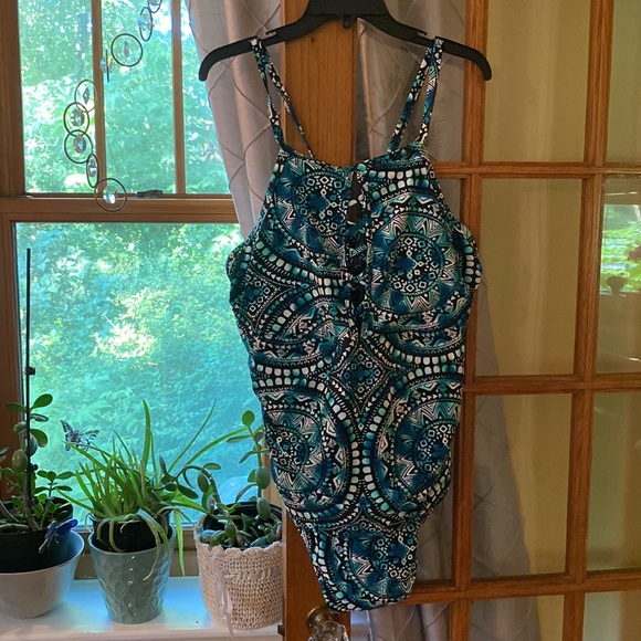 NWT bathing suit - Picture 2 of 5